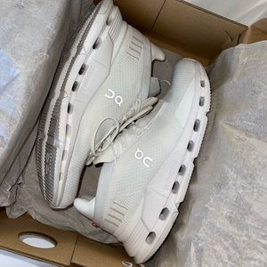 white cloudnova oncloud shoes